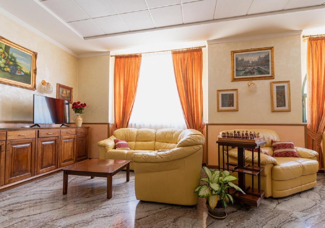 Hotel Villa Delle Rose Ористано Екстер'єр фото