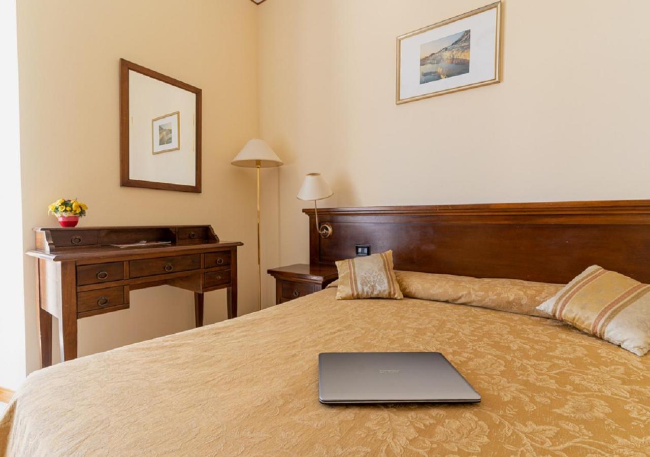 Hotel Villa Delle Rose Ористано Екстер'єр фото