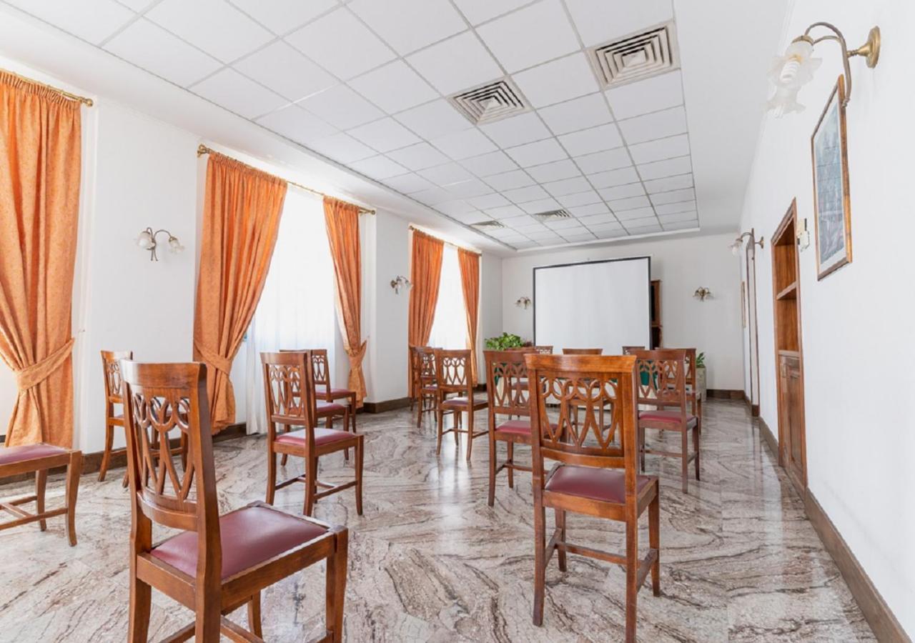 Hotel Villa Delle Rose Ористано Екстер'єр фото