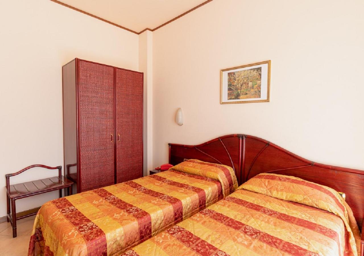 Hotel Villa Delle Rose Ористано Екстер'єр фото