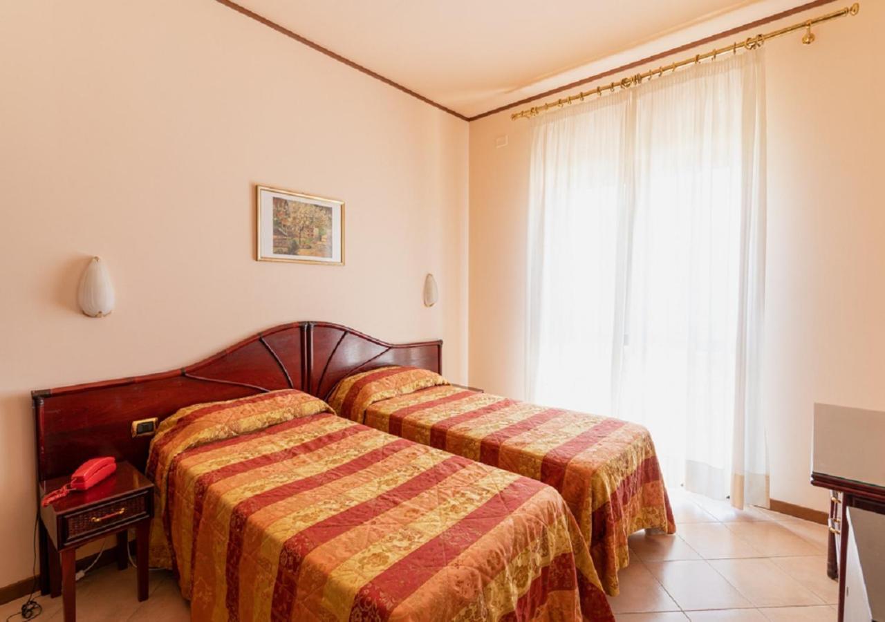 Hotel Villa Delle Rose Ористано Екстер'єр фото