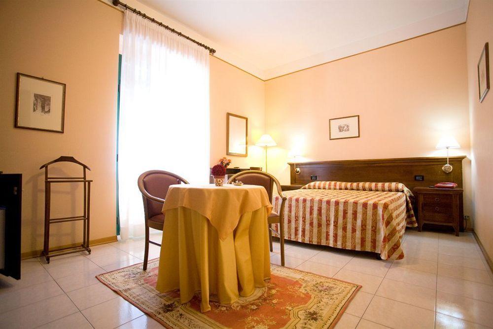 Hotel Villa Delle Rose Ористано Екстер'єр фото