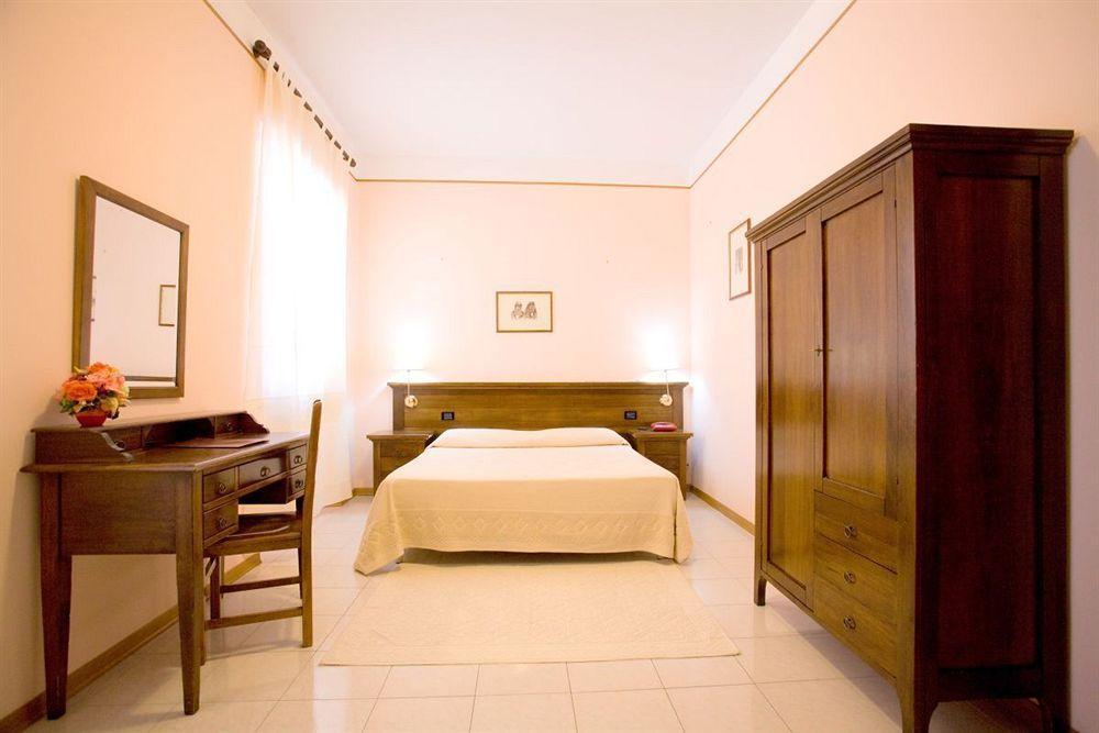 Hotel Villa Delle Rose Ористано Екстер'єр фото