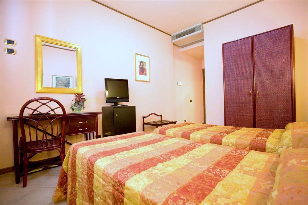 Hotel Villa Delle Rose Ористано Екстер'єр фото