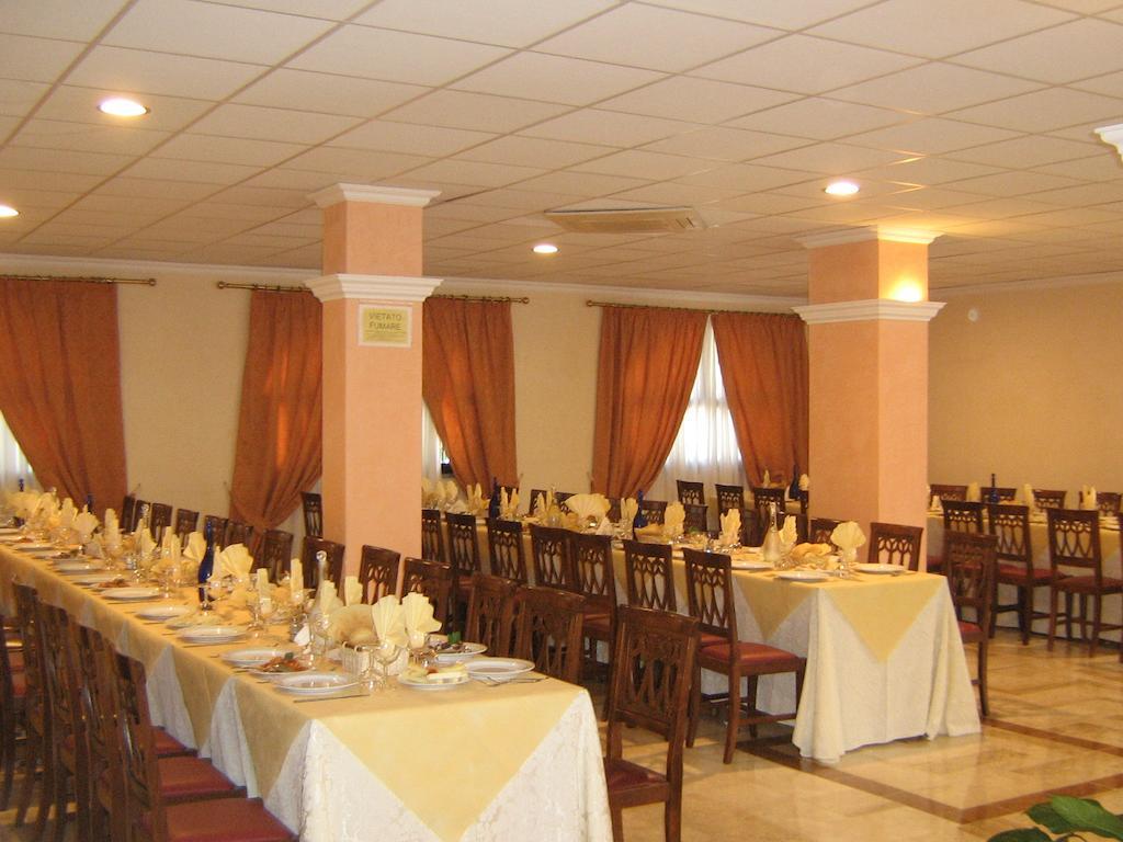 Hotel Villa Delle Rose Ористано Екстер'єр фото