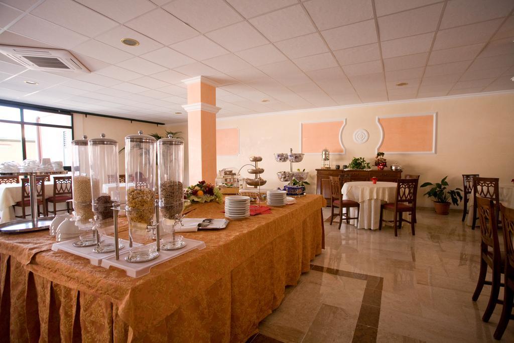 Hotel Villa Delle Rose Ористано Екстер'єр фото
